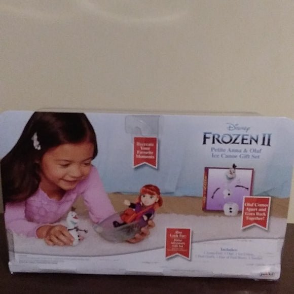 Disney Frozen 2 Anna & Olaf Ice Canoe Gift Set